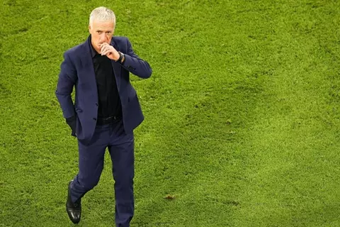 ديشامب يحسم موقفه من رئاسة الاتحاد الفرنسي لكرة القدم